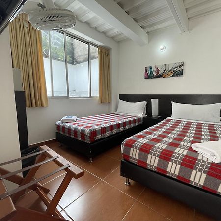 Hostal Lleras Calle 8 Μεντεγίν Εξωτερικό φωτογραφία