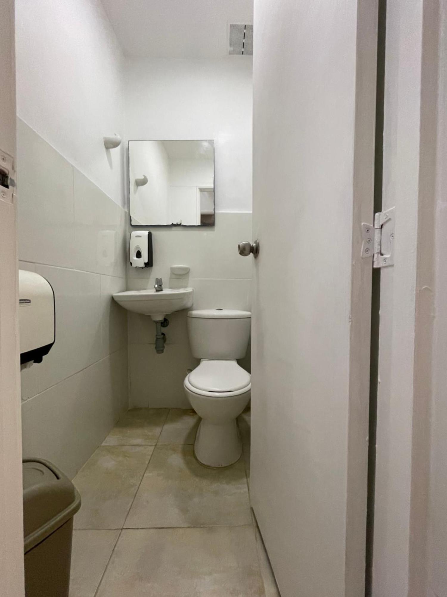 Hostal Lleras Calle 8 Μεντεγίν Εξωτερικό φωτογραφία