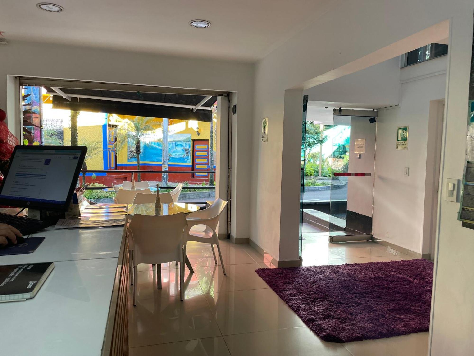 Hostal Lleras Calle 8 Μεντεγίν Εξωτερικό φωτογραφία