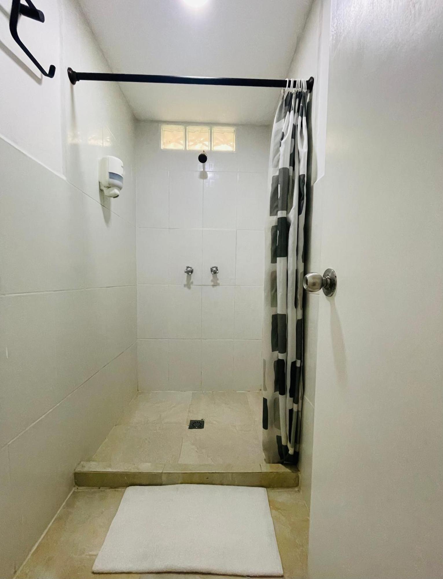 Hostal Lleras Calle 8 Μεντεγίν Εξωτερικό φωτογραφία