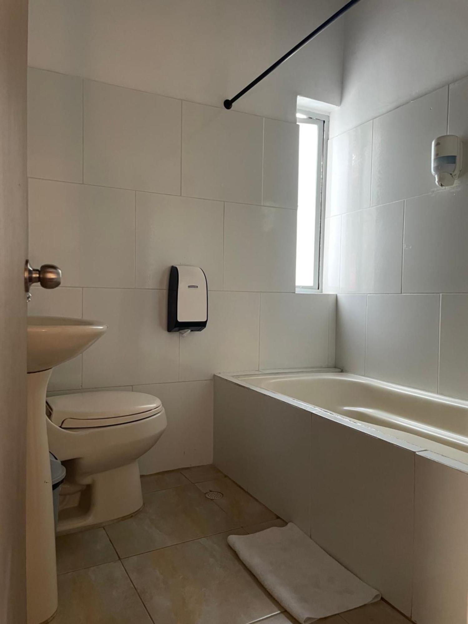 Hostal Lleras Calle 8 Μεντεγίν Εξωτερικό φωτογραφία