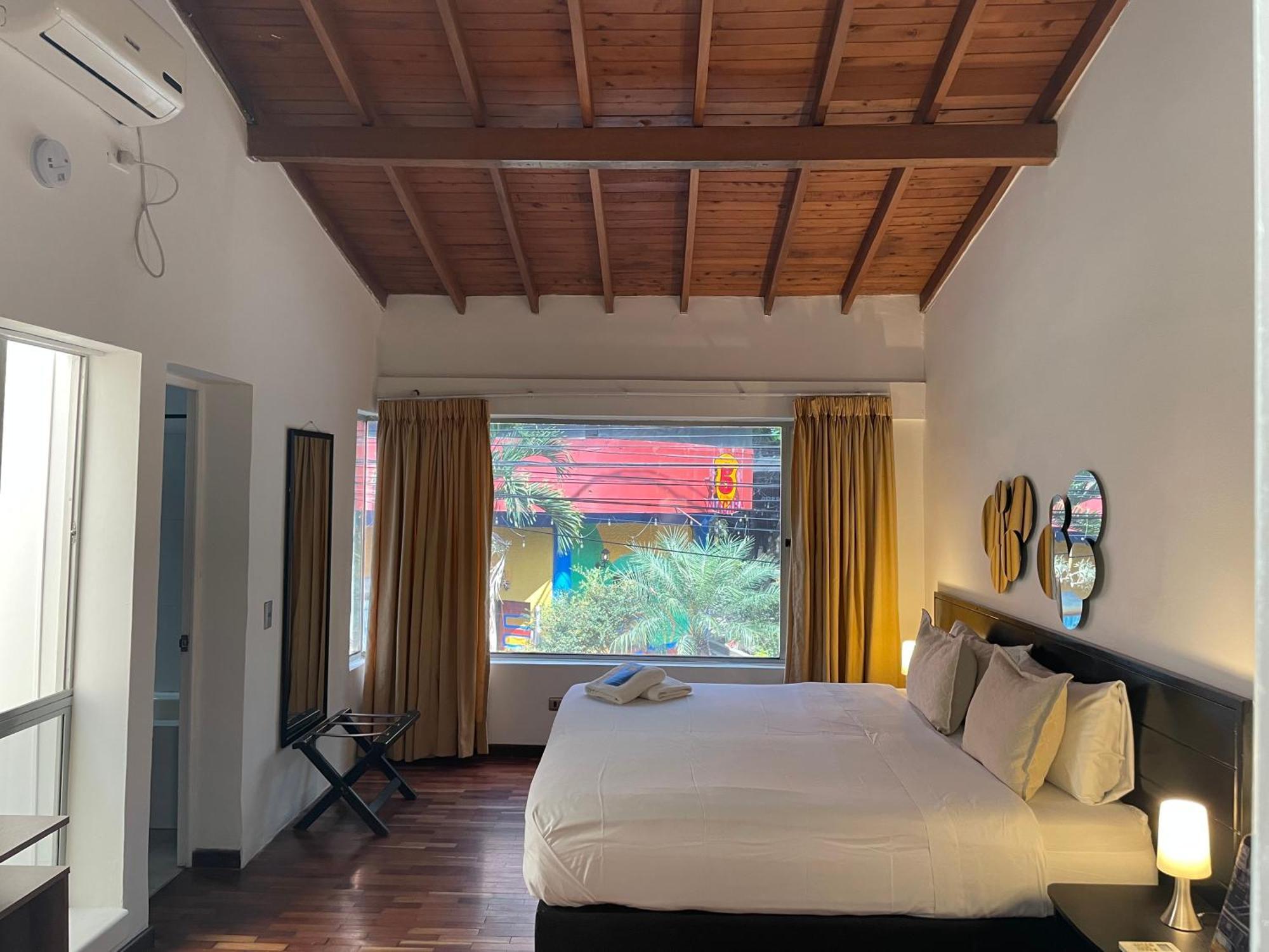 Hostal Lleras Calle 8 Μεντεγίν Εξωτερικό φωτογραφία