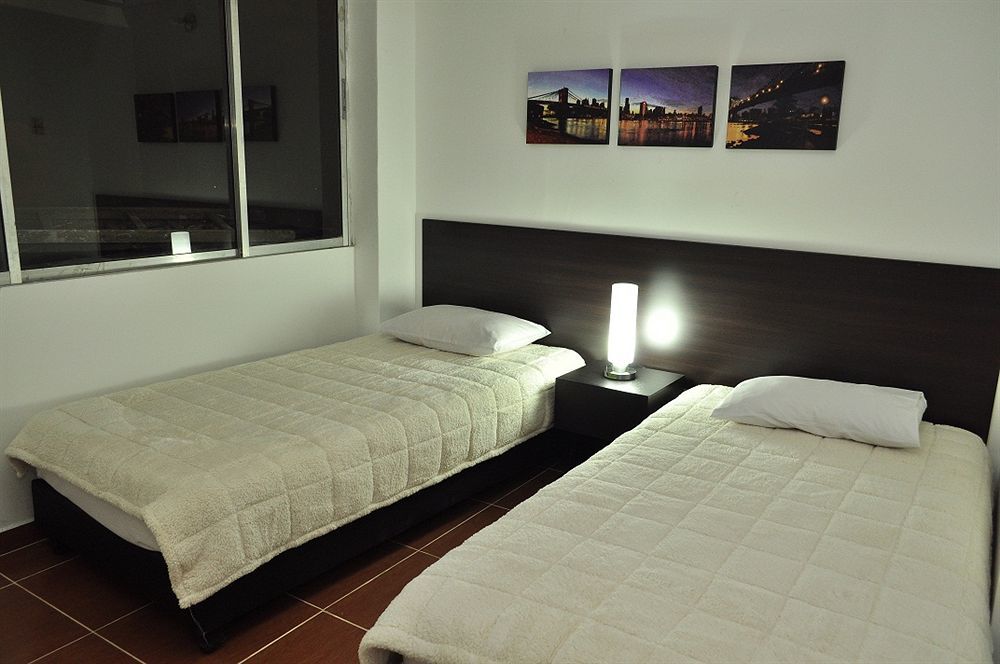 Hostal Lleras Calle 8 Μεντεγίν Εξωτερικό φωτογραφία