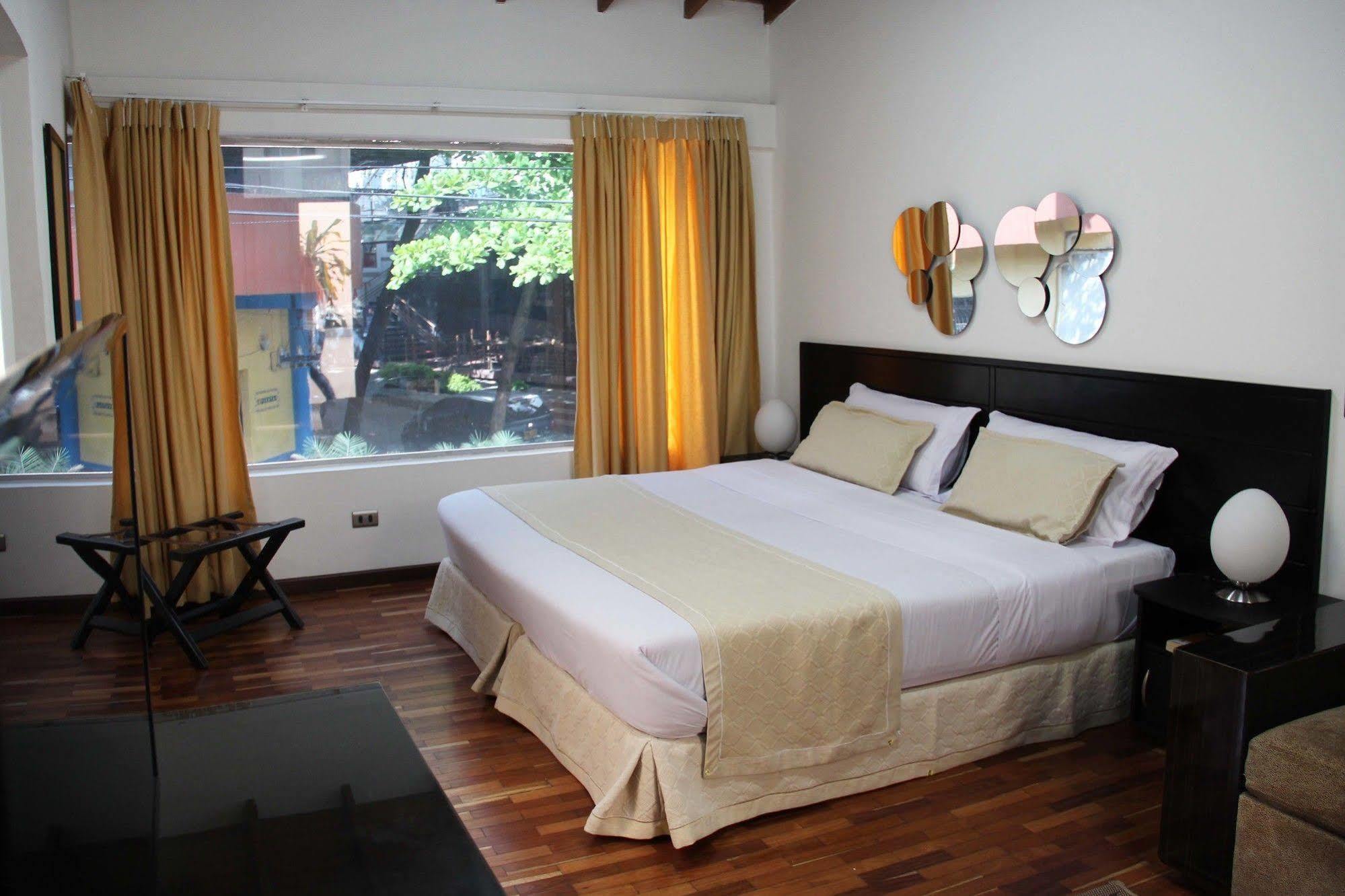 Hostal Lleras Calle 8 Μεντεγίν Εξωτερικό φωτογραφία