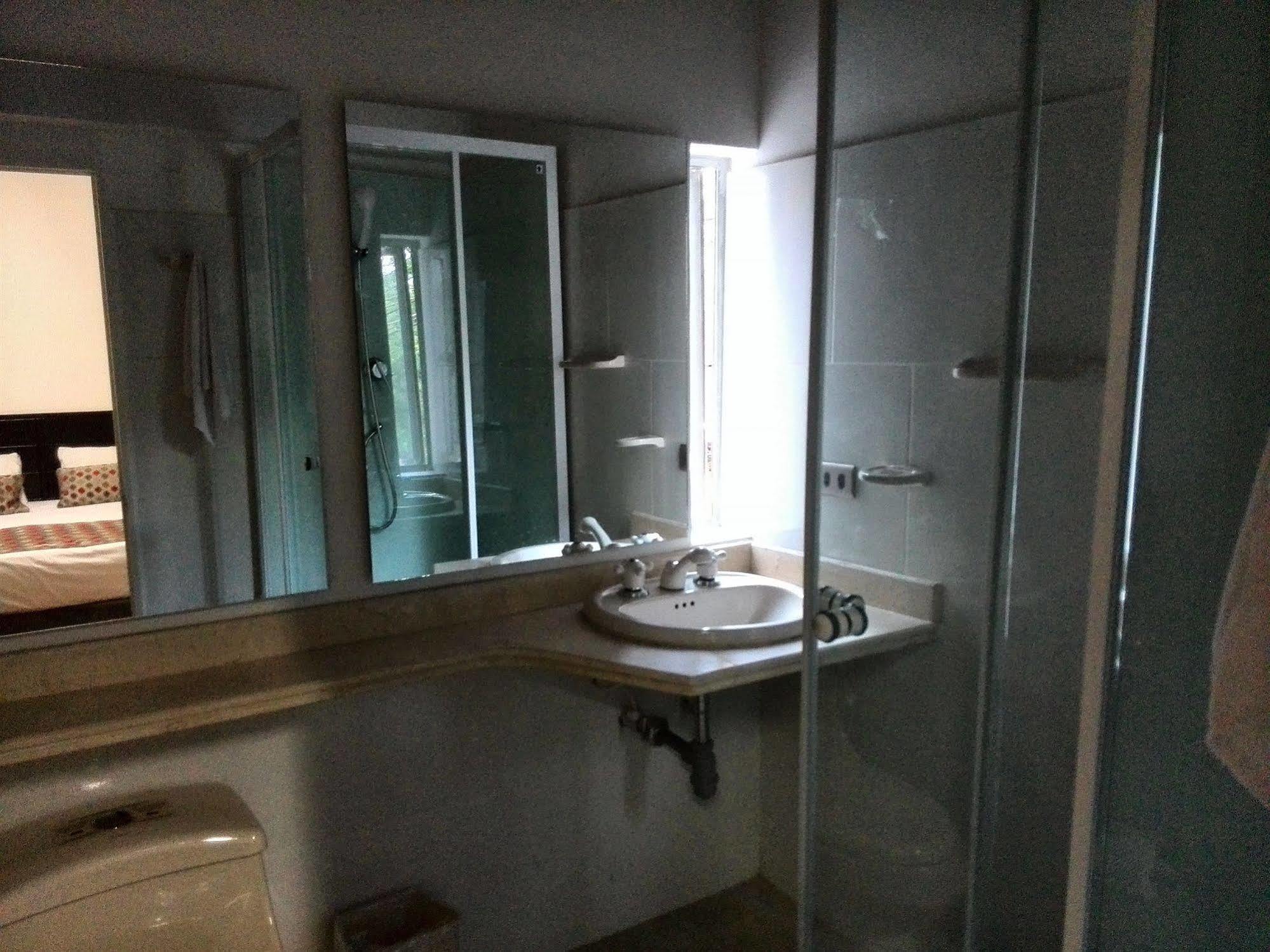 Hostal Lleras Calle 8 Μεντεγίν Εξωτερικό φωτογραφία