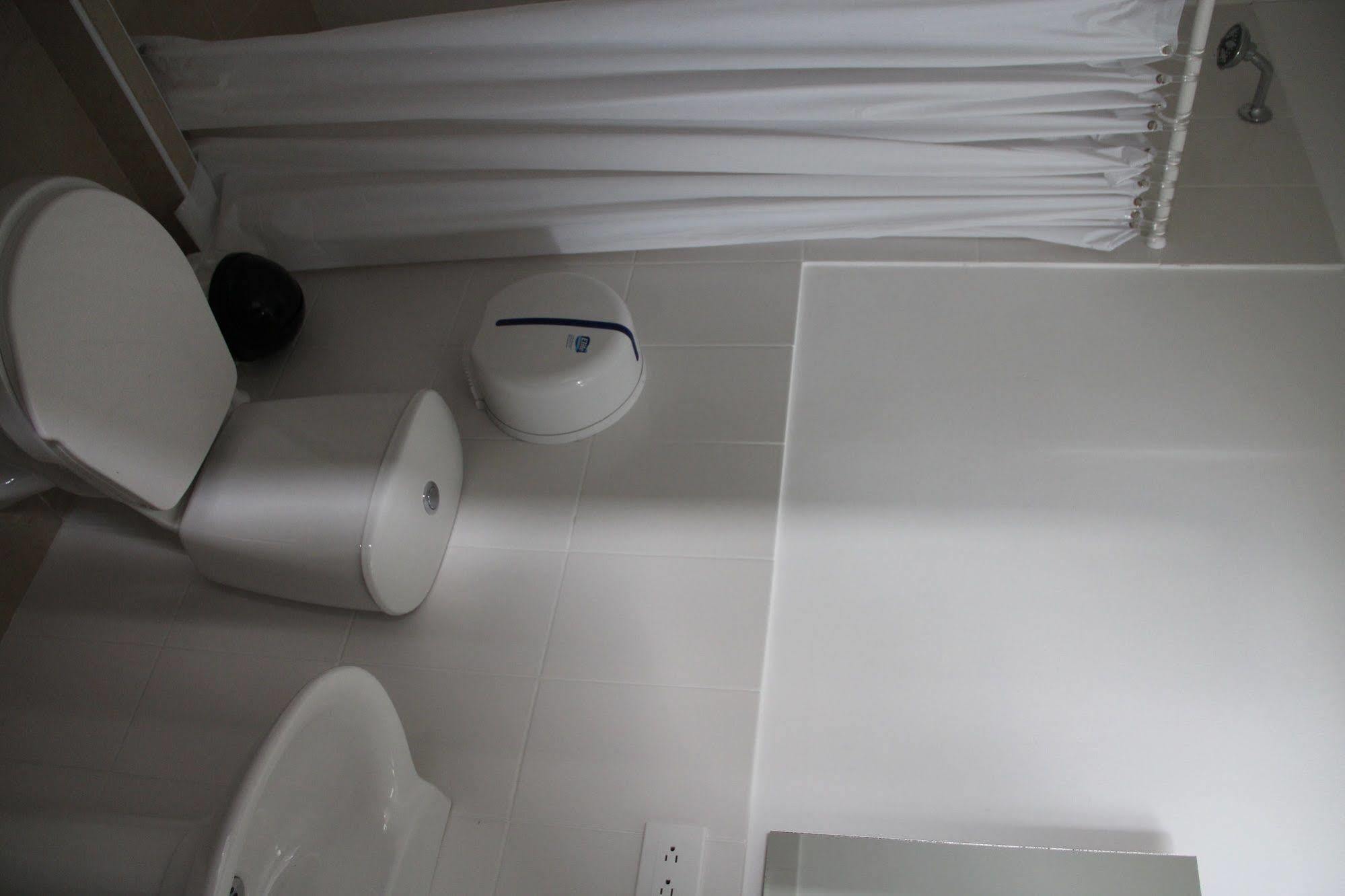 Hostal Lleras Calle 8 Μεντεγίν Εξωτερικό φωτογραφία