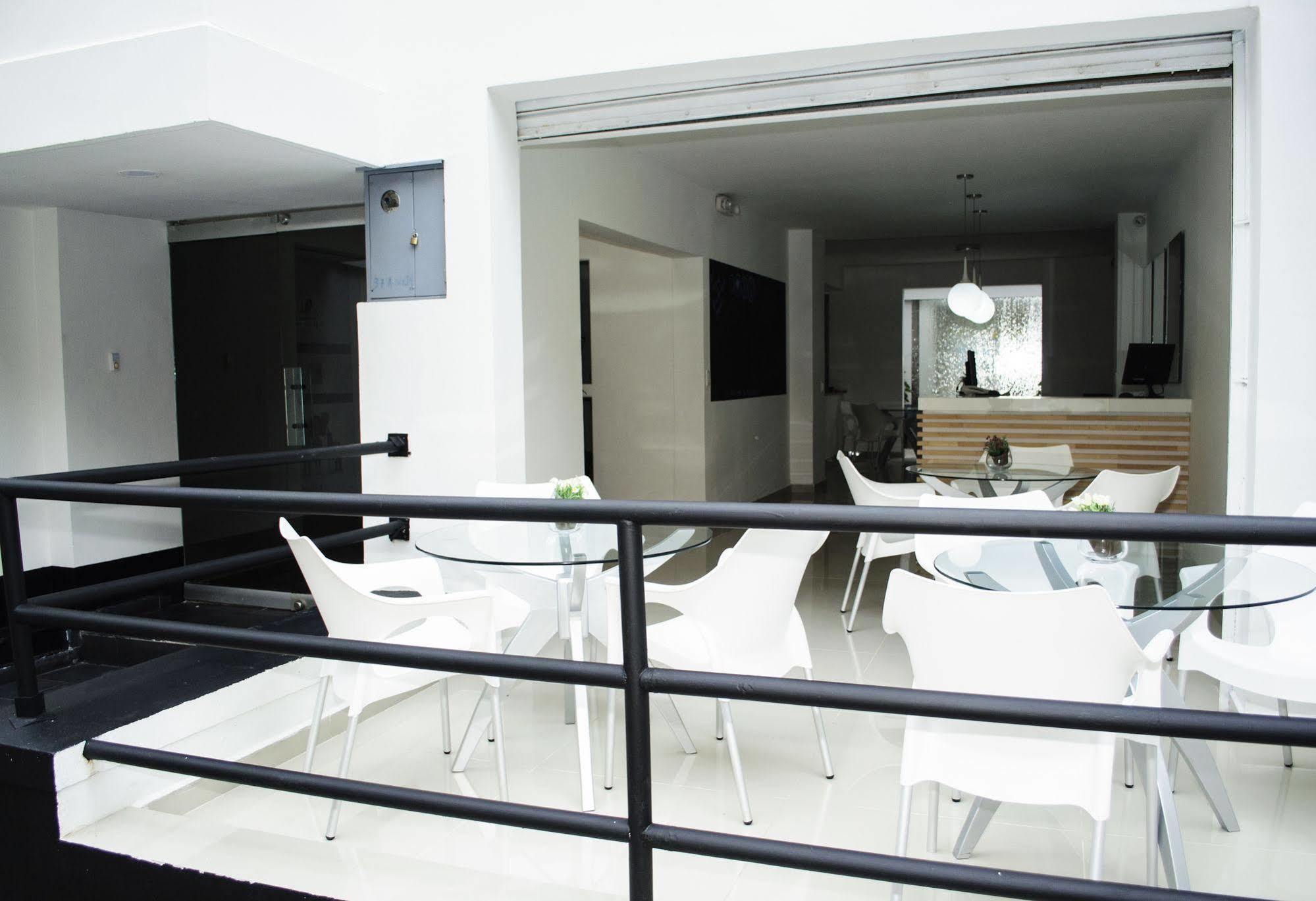 Hostal Lleras Calle 8 Μεντεγίν Εξωτερικό φωτογραφία
