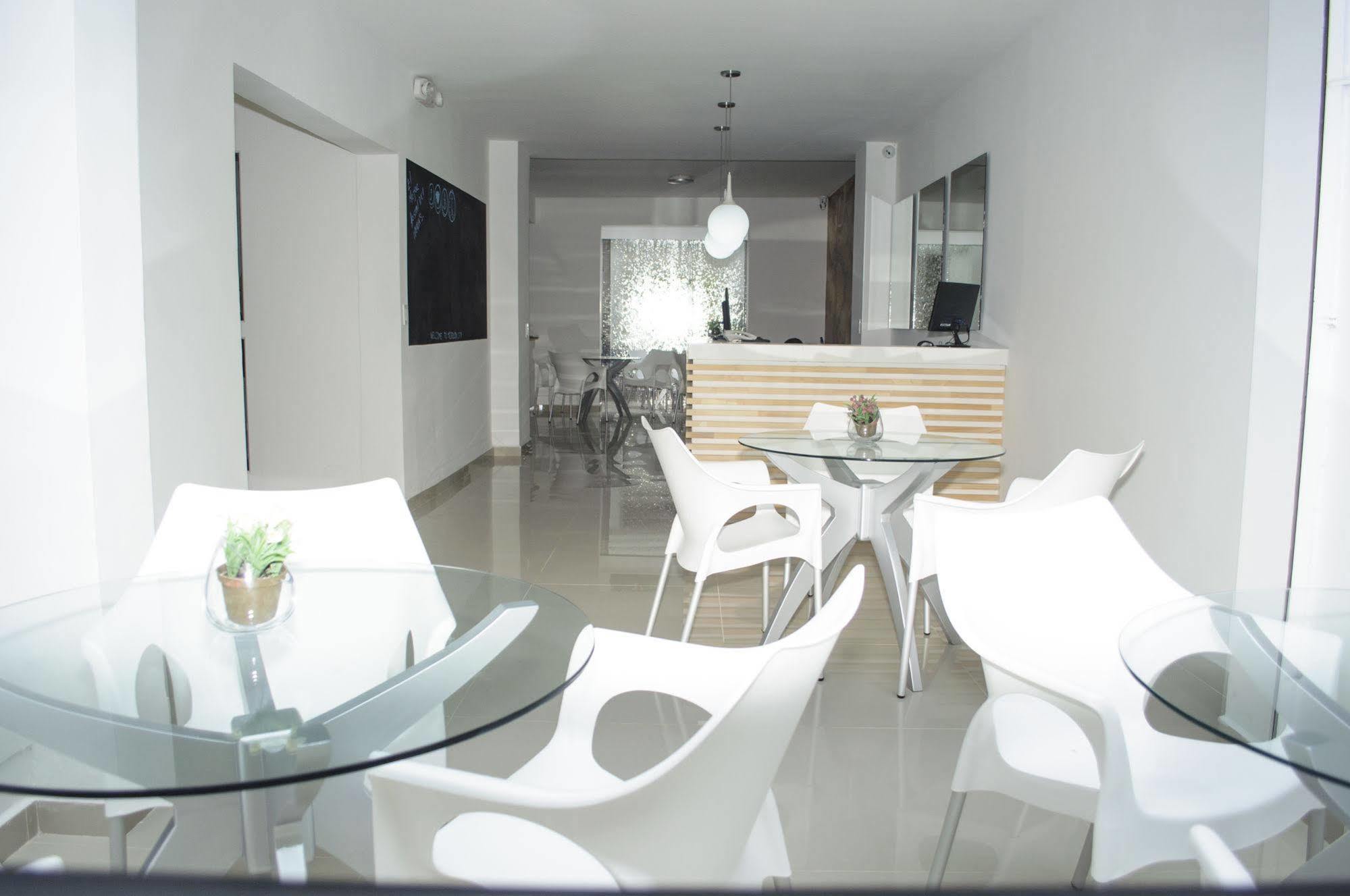 Hostal Lleras Calle 8 Μεντεγίν Εξωτερικό φωτογραφία