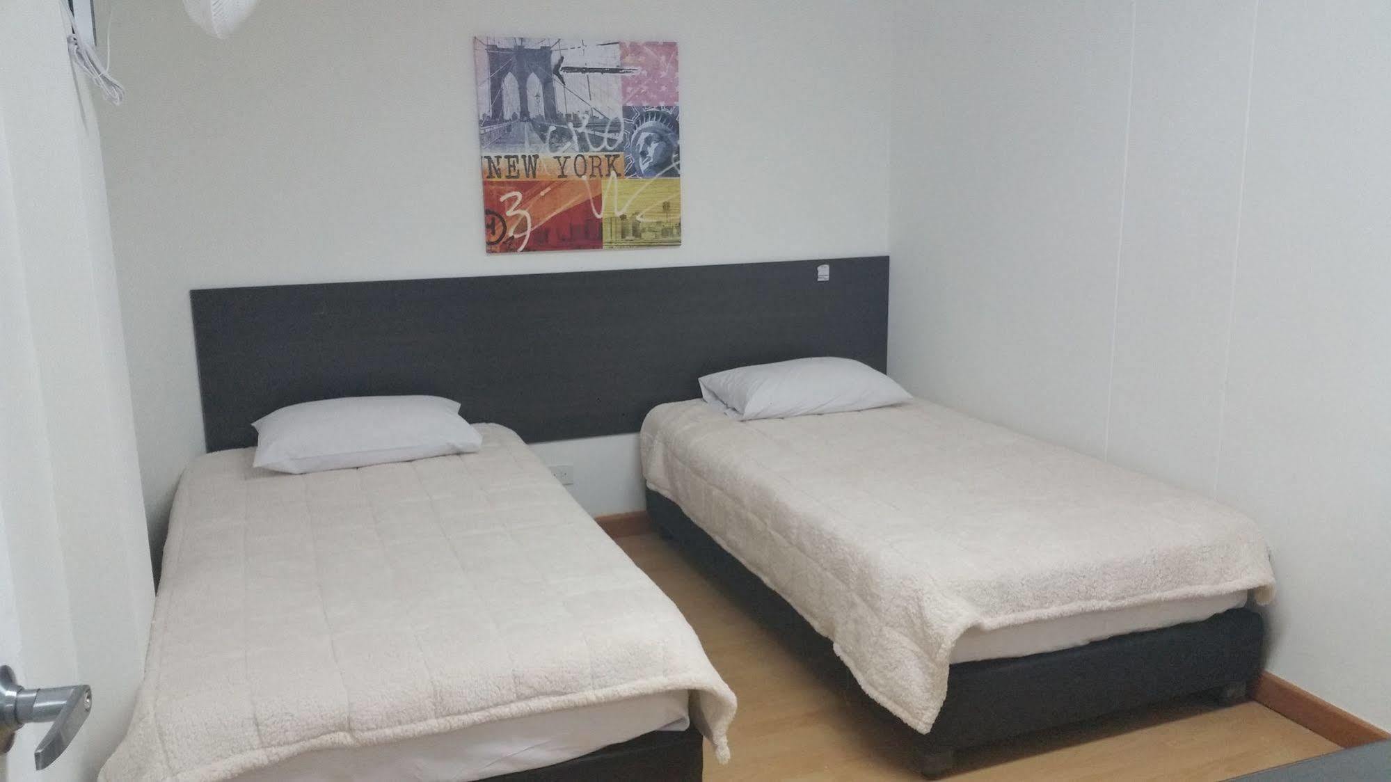Hostal Lleras Calle 8 Μεντεγίν Εξωτερικό φωτογραφία