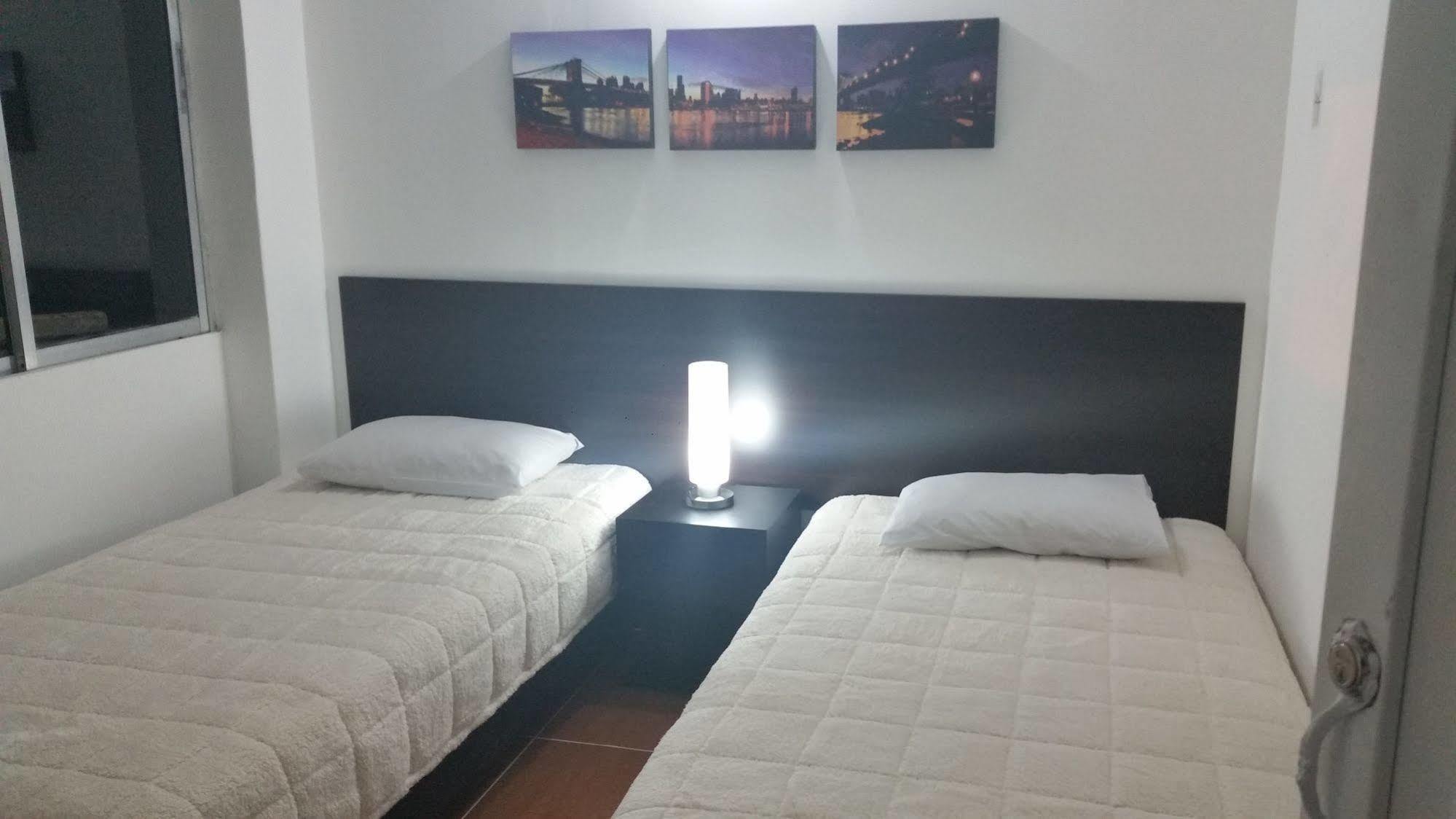Hostal Lleras Calle 8 Μεντεγίν Εξωτερικό φωτογραφία